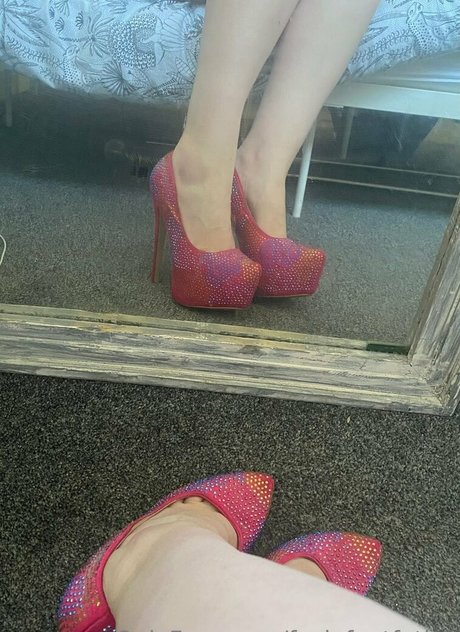 foxiefeetfetish top profile image