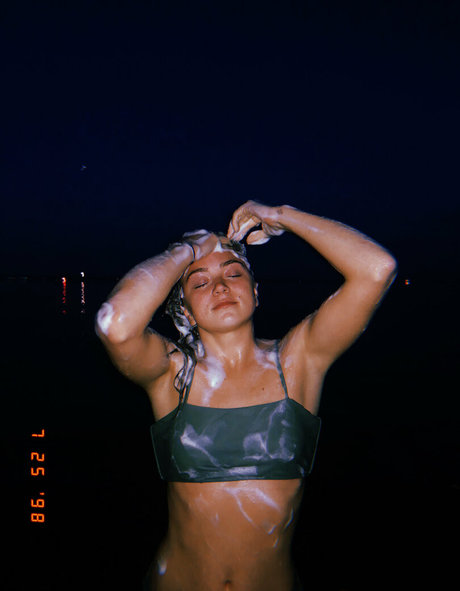 baby mak ヌードのポルノスター 写真