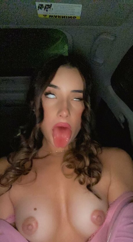 筋肉質な女性 オンリーファンズ セクシーヌード 写真