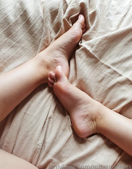 misstinyfeets ポルノスター トップ 写真
