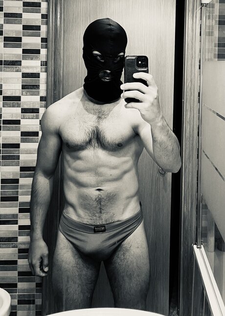 Masked Stud かわいいポルノスター 写真