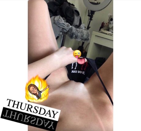 20歳のOnlyFans ホットセックス 写真
