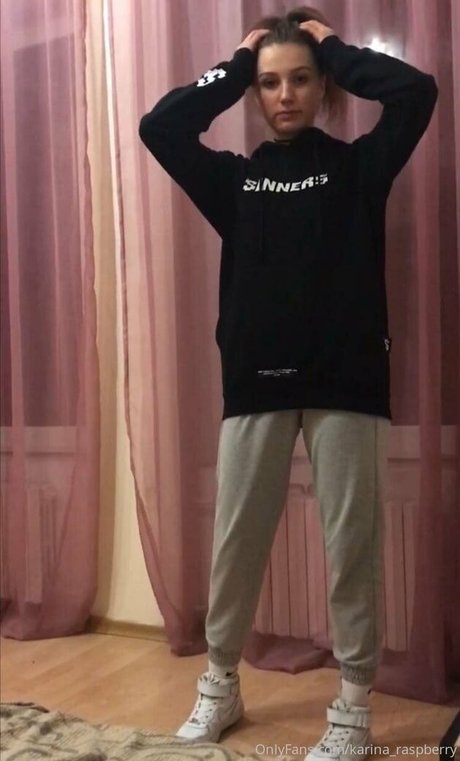 karina raspberry セクシーなポルノスター 画像