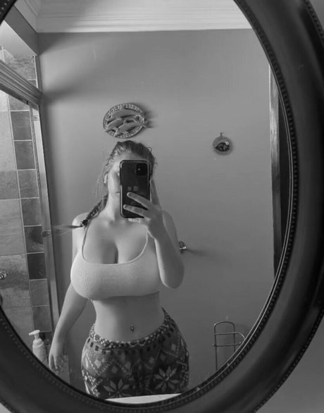 haileyyfriz ポルノスター 可愛い 写真