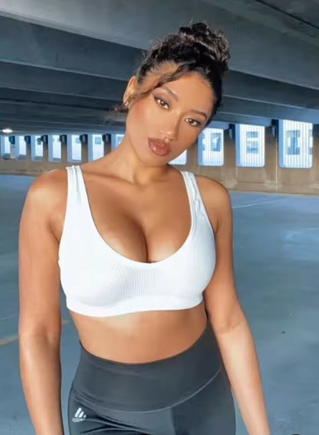 Tamia J アダルト女優 写真