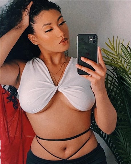 Tamia J エロティックなポルノスター 写真