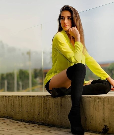 Daniela Derly アダルトモデル 写真