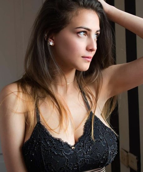 Daniela Derly ホットなポルノスター 写真