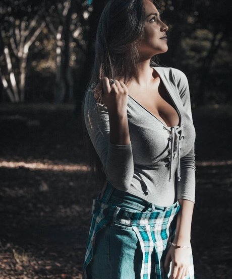 Daniela Derly モデル 写真
