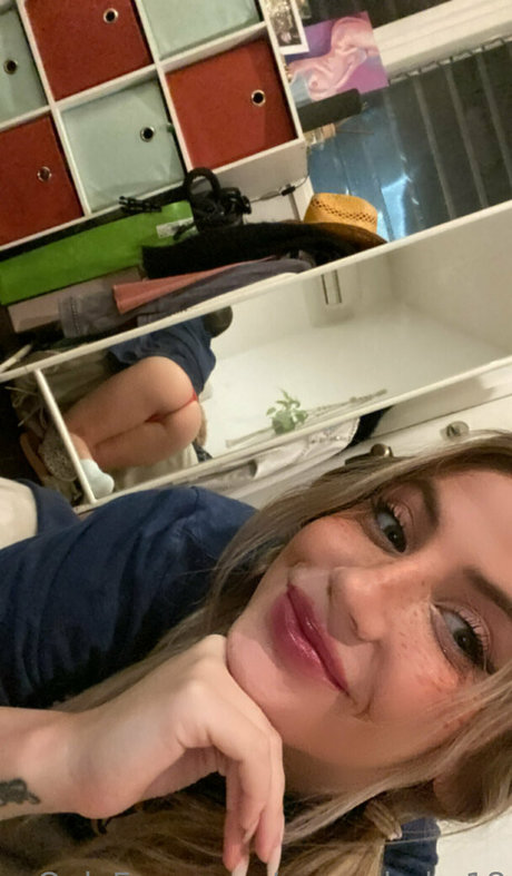 sydneythomas18 独占スター 写真