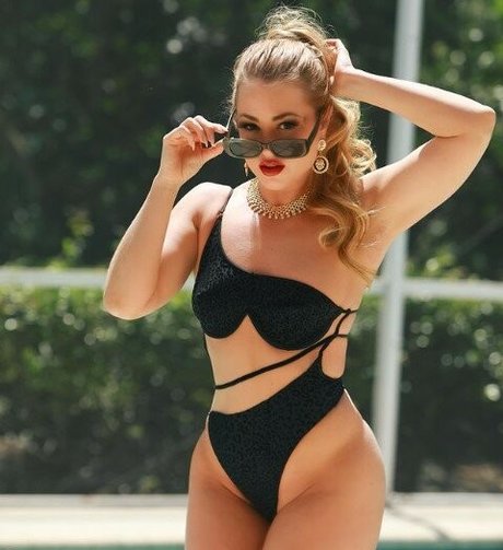 Rebecca Lawrence トップ女優 画像