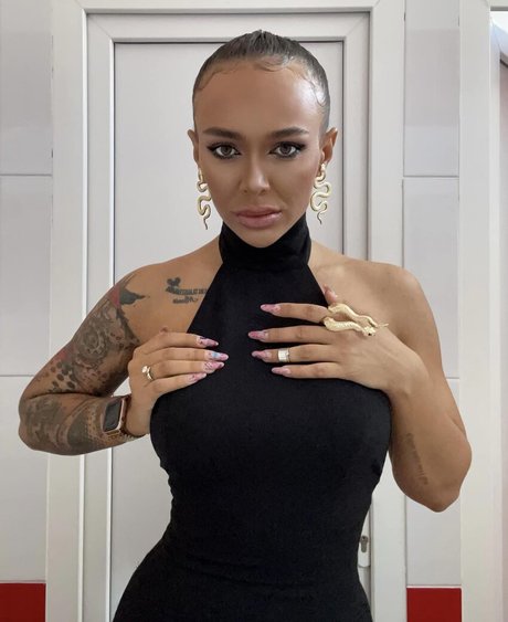 Jessica Sirbu かわいいモデル 写真