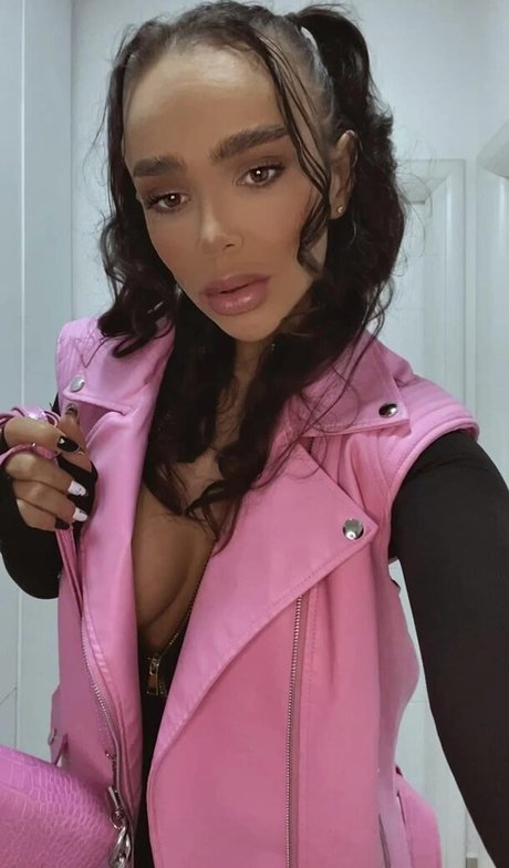Jessica Sirbu 完璧な女優 写真