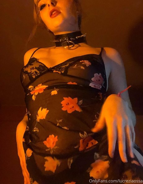 lucreziaossa ポルノモデル 写真
