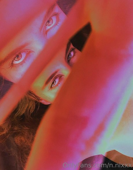 n nixxx スター 裸 写真