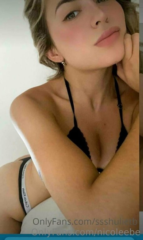 nicoleebe エロティックモデル 写真