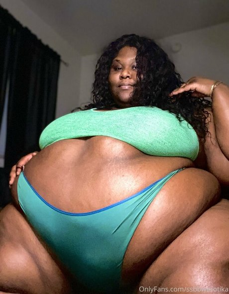 ssbbwerotika 裸のスター 画像