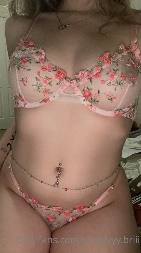Simplyyy briii 美しいモデル 画像