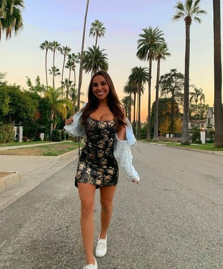 Faryn Corey top profile image