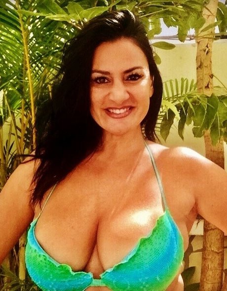 Angela Cavagna XXXモデル 画像