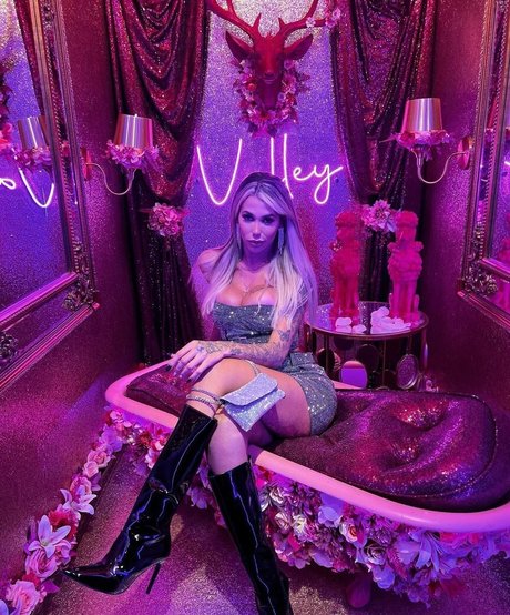 Karollayne Arruda ポルノモデル 画像