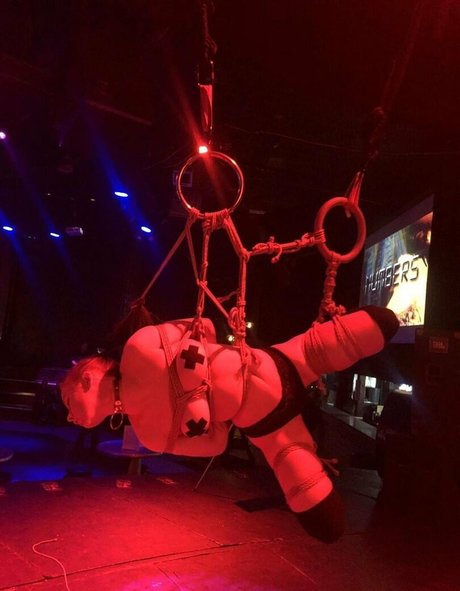 kindlyfruitbat モデル 画像