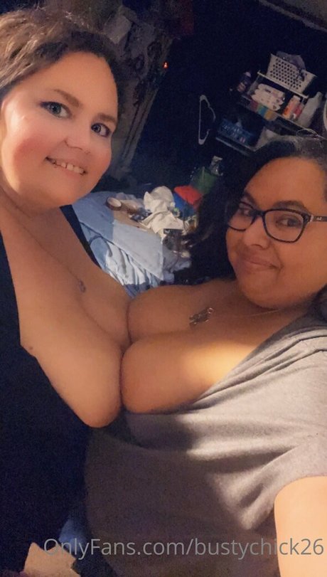 bustychick26 限定モデル 画像