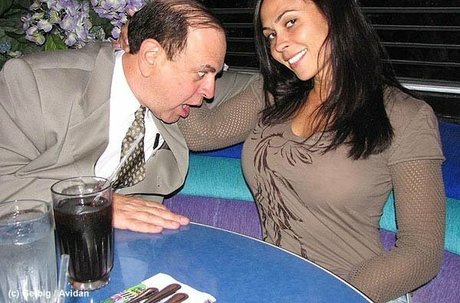 Dina Al sabah 限定モデル 写真
