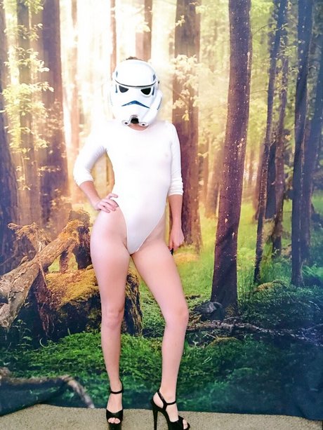 アンバー・オンリーファンズ セクシーヌード 写真