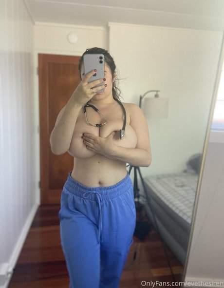 Nurse Eve 最高の女優 写真