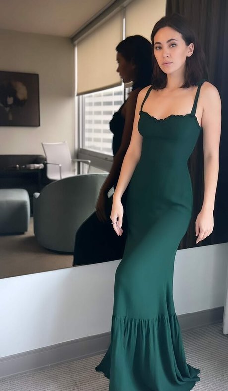 Jessica Yu Li Henwick スター ヌード 写真