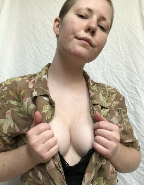 tail meat ヌード女優 画像