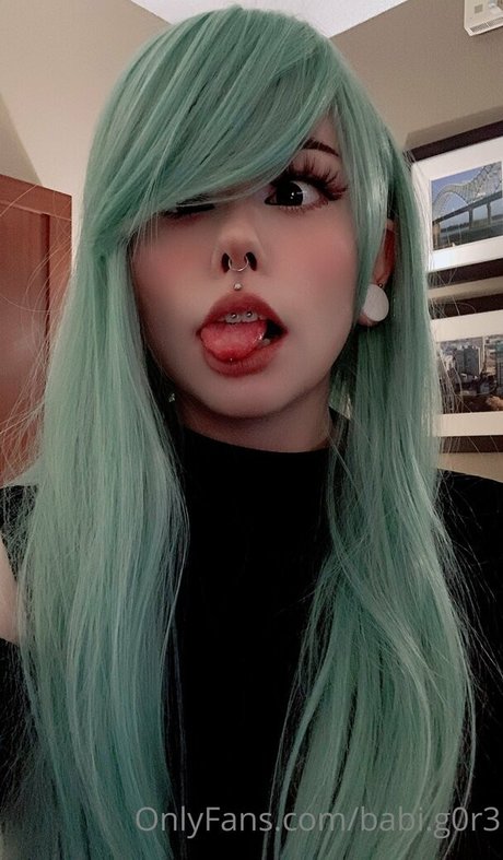 黒檀のシャワー OnlyFans HD 写真