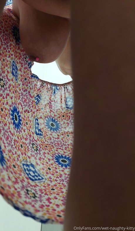 wet naughty kitty 裸のポルノスター 写真
