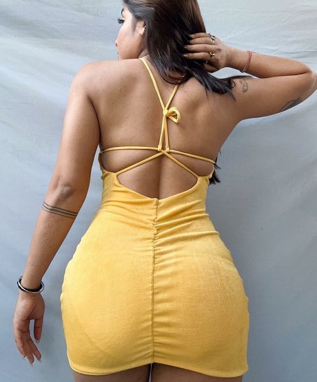 18オンリーファン セクシーヌード 写真