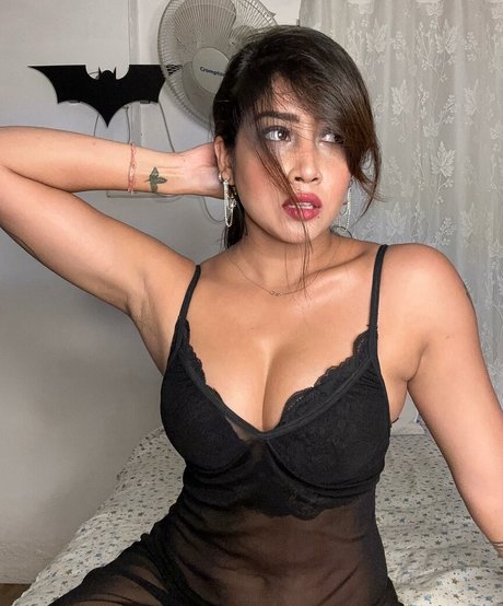 Sofia Ansari アート女優 画像