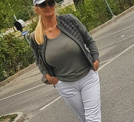 BBW パウグ オンリーファンズ 美しい裸 写真