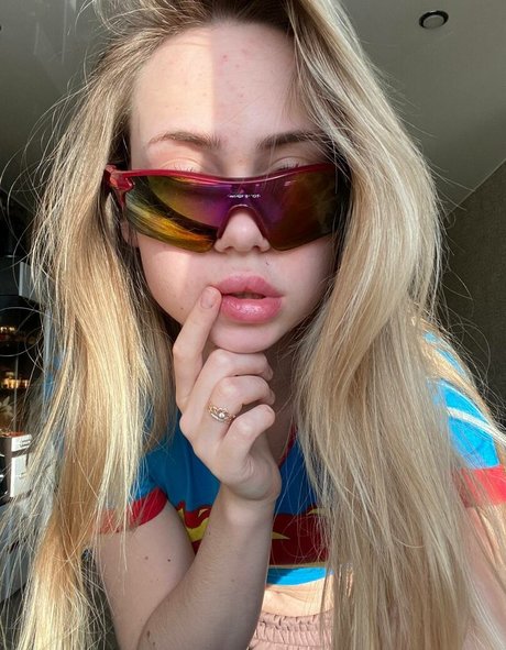 alena shuvaeva アートモデル 画像