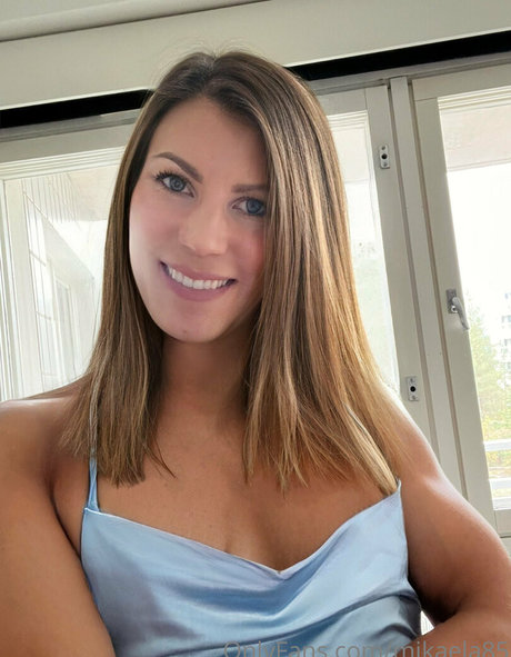 mikaela85 ヌードのポルノスター 写真