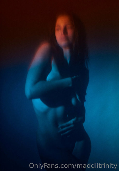 Maddii Sutton ポルノモデル 写真