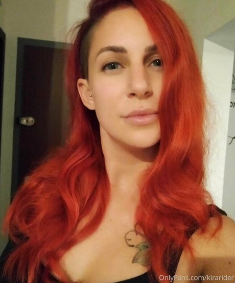 larraphoenix セクシーモデル 写真