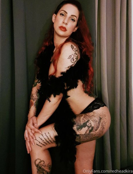 larraphoenix モデル 写真