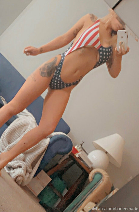 harleemarie エロティックなモデル 写真