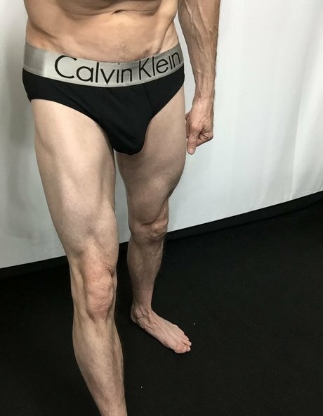 cbadonis 裸のポルノスター ギャラリー