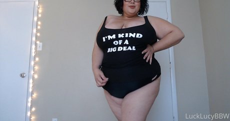 lucklucy ヌードのポルノスター 写真
