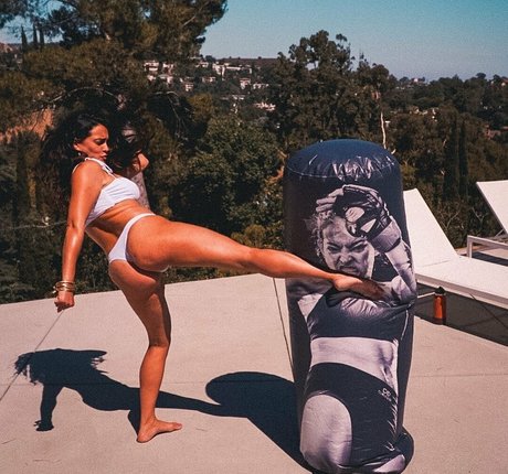 Natalie Martinez 無料モデル 画像