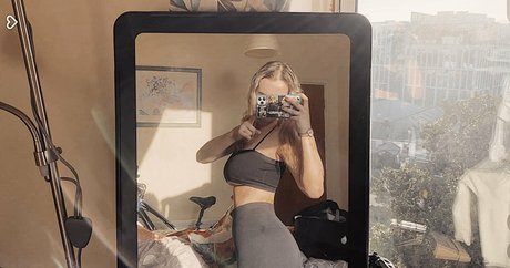 Aiobhin セクシーモデル 写真
