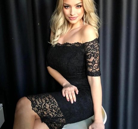 オンリーファンズを覗く 美しいヌード 写真