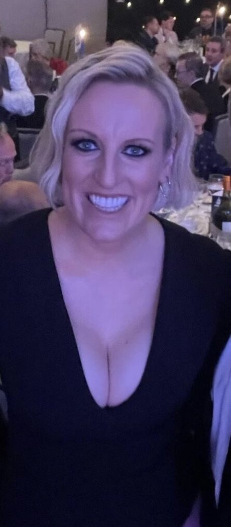 Steph McGovern かわいいポルノスター 画像
