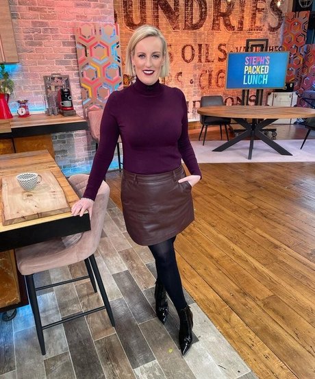 Steph McGovern アートモデル ギャラリー